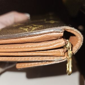 Authentic Louis Vuitton Sarah Wallet